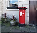 SE3171 : VR postbox (HG4 2) by Gerald England