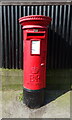 Elizabeth II postbox on Cracknore Road