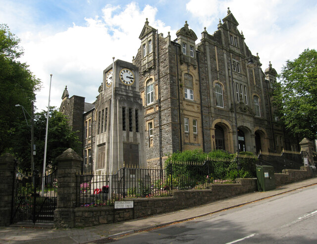 Blaenavon Workmen's Hall © Dave Croker cc-by-sa/2.0 :: Geograph Britain ...