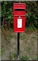 Elizabeth II postbox on Wellingborough Road