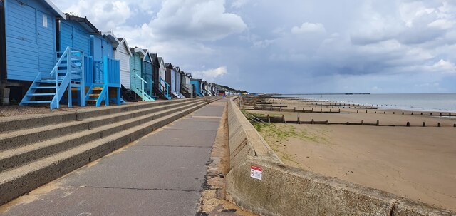 Frinton-on-Sea beach and beach huts © Helen Steed cc-by-sa/2.0 ...