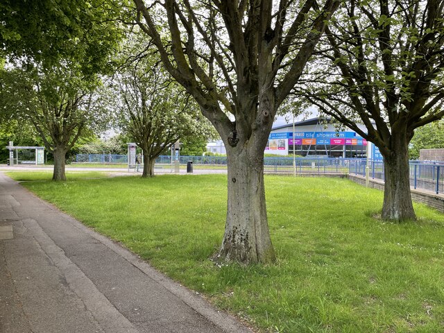 Open ground by Hubbard Road © Mr Ignavy cc-by-sa/2.0 :: Geograph ...