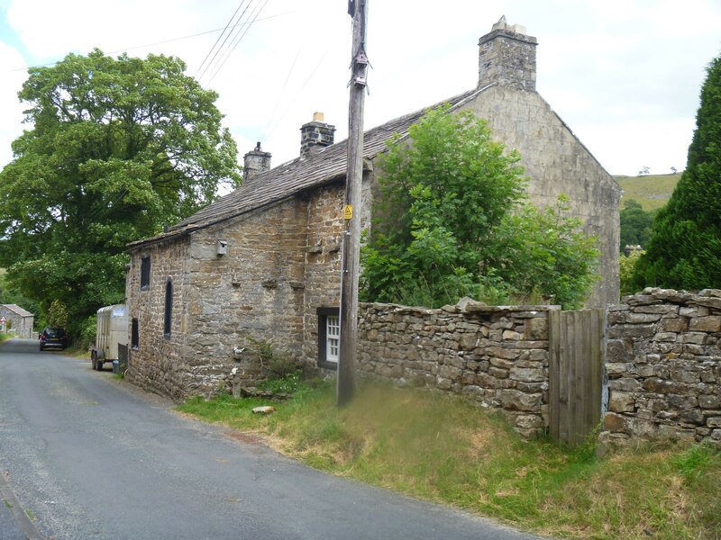 West Burton houses [7] © Michael Dibb ccbysa/2.0 Geograph Britain