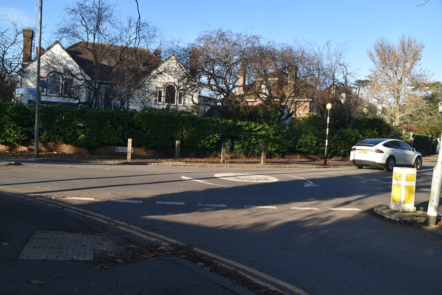 Priory Lane © N Chadwick cc-by-sa/2.0 :: Geograph Britain and Ireland