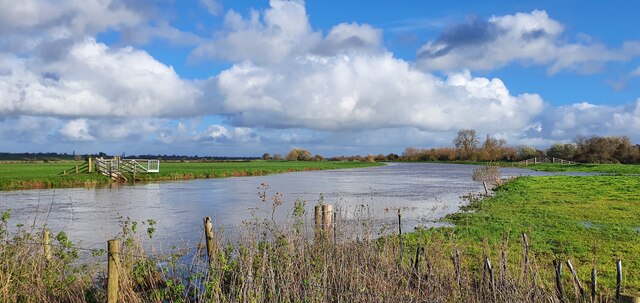 River Tone in flood © Ian Coleby cc-by-sa/2.0 :: Geograph Britain and ...