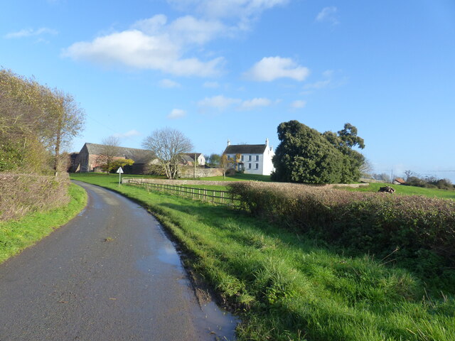 The road to Awre, with Hall Farm