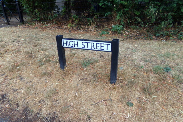 High Street sign © Geographer cc-by-sa/2.0 :: Geograph Britain and Ireland