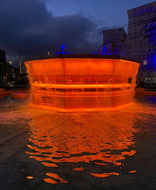 Illuminated fountain, Hull