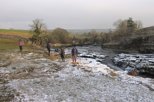 Walkers by the Wharfe
