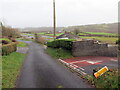 Llwybr beicio yn gadael heol fach / A cycle path exits a minor road