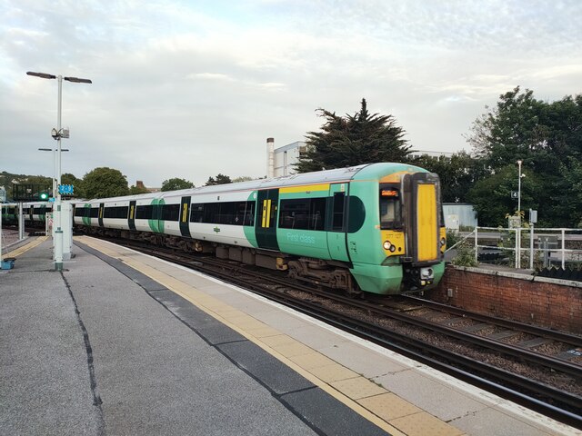 Train entering Lewes Station