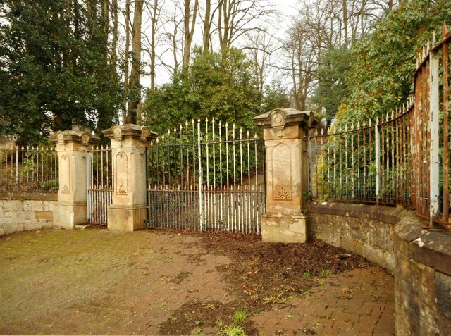 Original entrance to Camphill House © Richard Sutcliffe cc-by-sa/2.0 ...