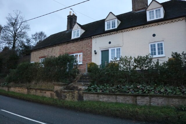 Cottages on Gamlingay Road, Waresley