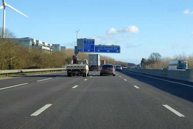 M4 towards London © Robin Webster cc-by-sa/2.0 :: Geograph Britain and ...