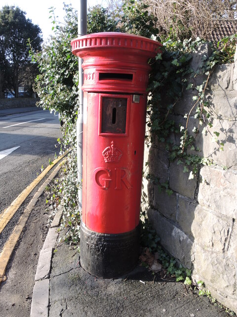 Letterbox on Ellenborough Park South © Neil Owen cc-by-sa/2.0 ...