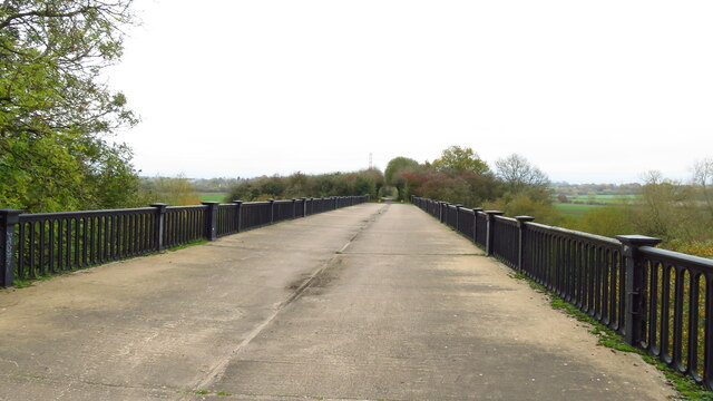 Former railway bridge over R Trent, N of King's Newton