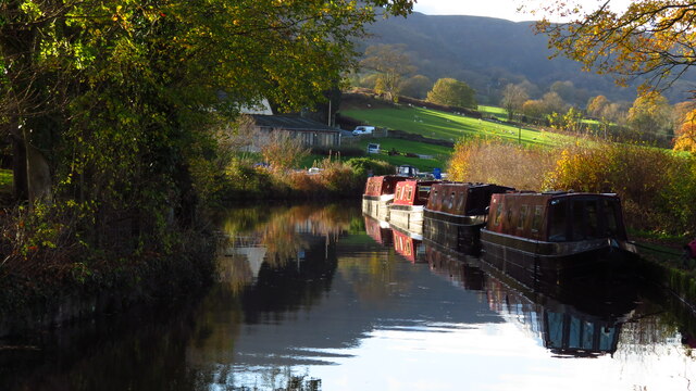 The Mon & Brecon Canal at Pen-pedair-heol near Llangattock