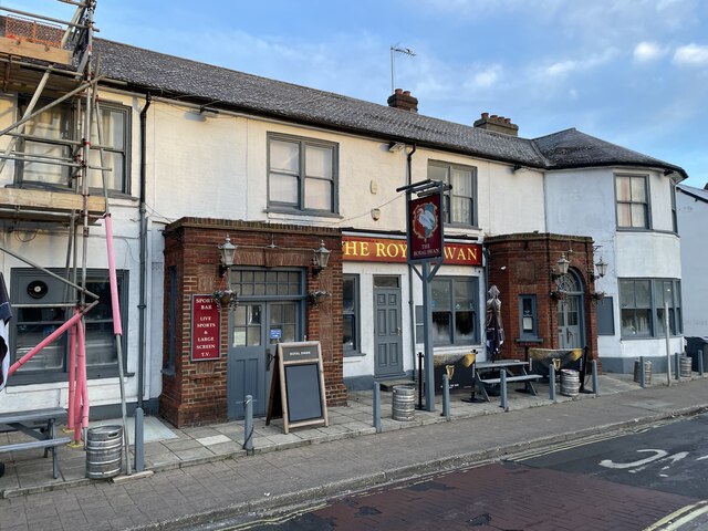 The Royal Swan - Blackwater © Mr Ignavy cc-by-sa/2.0 :: Geograph ...