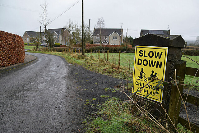 Slow Down sign, Tirmurty