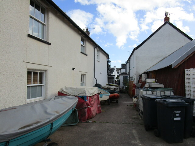 Cluttered alley, Lympstone