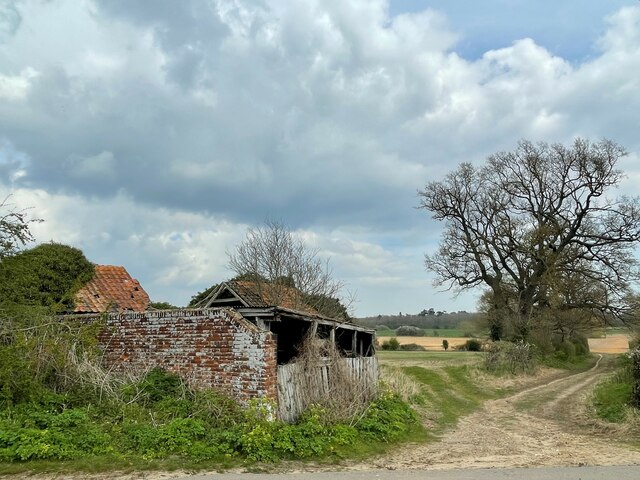 Abandoned barns, Beversham Road, Glemham