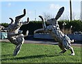 TR0165 : Sheppey - Harty Ferry Inn - Hare sculpture by Rob Farrow
