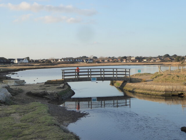 Footbridge across Sturt Pond