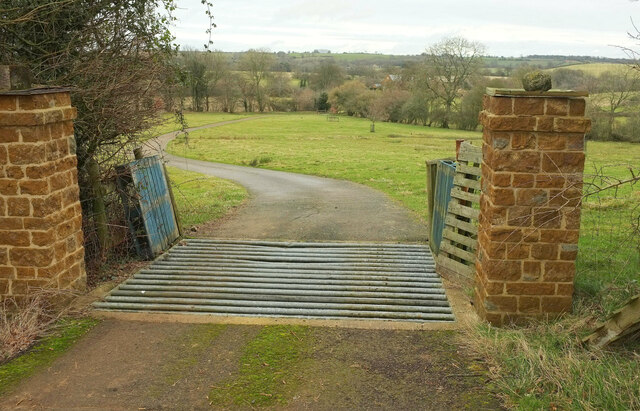Track to Grounds Farm