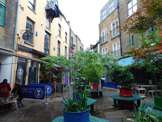 Neal's Yard, Covent Garden © Bryn Holmes cc-by-sa/2.0 :: Geograph ...