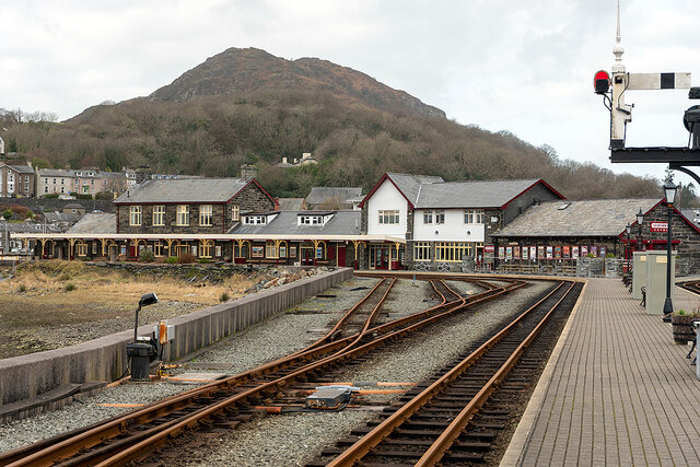 Harbour Station, Ffestiniog Railway © John Lucas cc-by-sa/2.0 ...