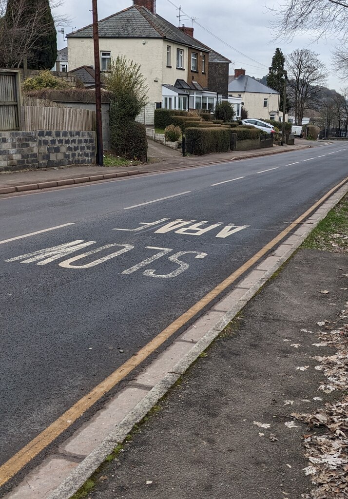 North Along Queens Hill Newport © Jaggery Geograph Britain And Ireland 2582