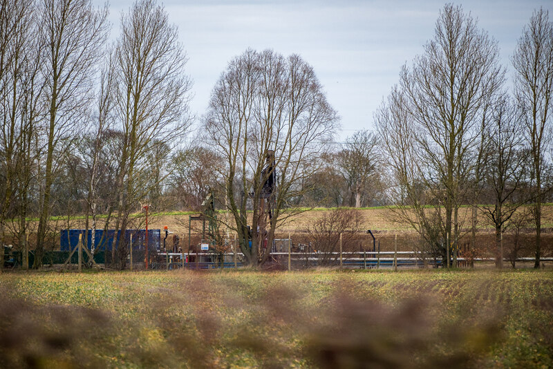 oil-well-near-greetwell-lincoln-oliver-mills-cc-by-sa-2-0