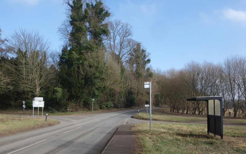 bus-stop-at-the-crossroads-des-blenkinsopp-cc-by-sa-2-0-geograph