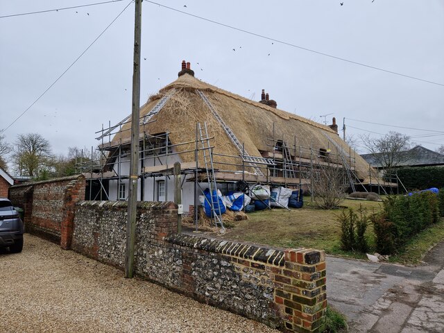 House being re-thatched at Crawley