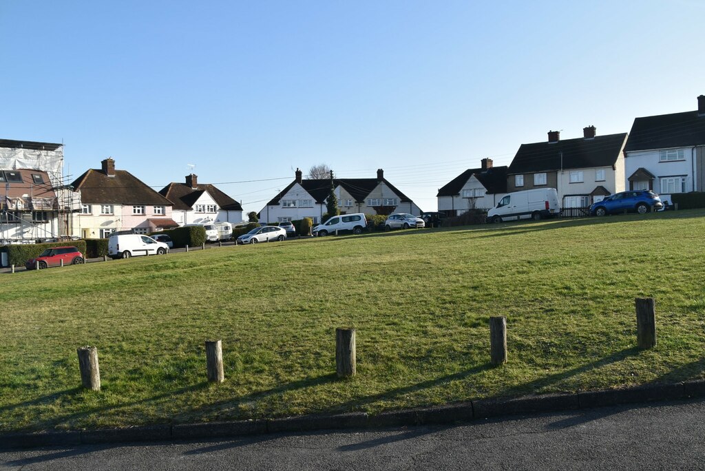 site-of-anglo-saxon-burial-ground-n-chadwick-cc-by-sa-2-0-geograph