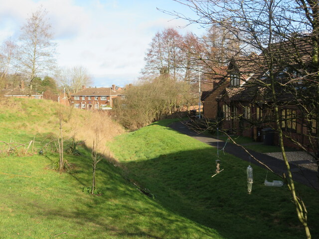 Site of former canal arm © Chris Allen :: Geograph Britain and Ireland