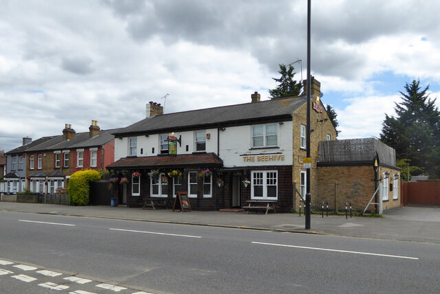 The Beehive, East Bedfont © Robin Webster cc-by-sa/2.0 :: Geograph ...