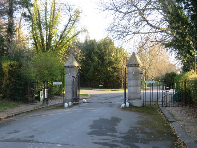 Gate On The Webb Estate Near Purley © Malc Mcdonald Cc-by-sa 2.0 