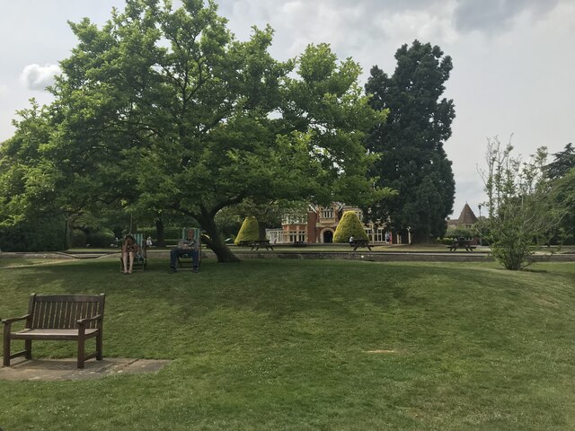 Bletchley Park © Bryn Holmes cc-by-sa/2.0 :: Geograph Britain and Ireland