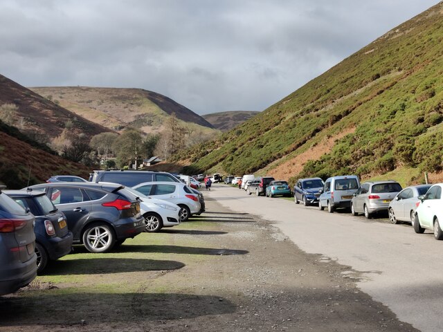Cars parked in the Carding Mill Valley © Mat Fascione cc-by-sa/2.0 ...