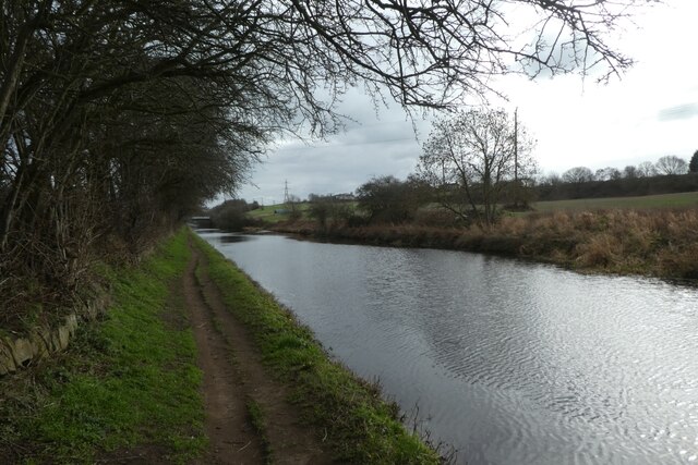 Towpath below Figure of Three Locks © DS Pugh cc-by-sa/2.0 :: Geograph ...