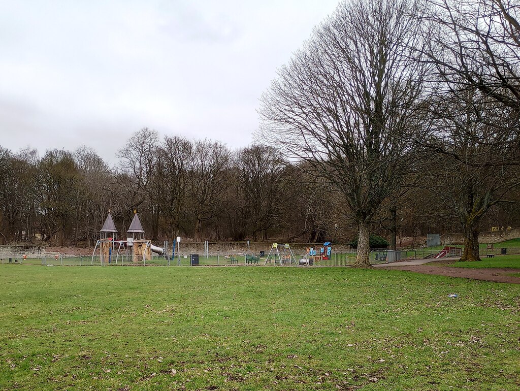 play-area-belhaven-park-jim-smillie-cc-by-sa-2-0-geograph-britain