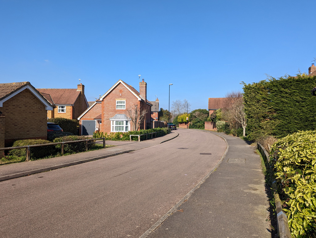 Salterns Road, Maidenbower, Crawley © Robin Webster :: Geograph Britain