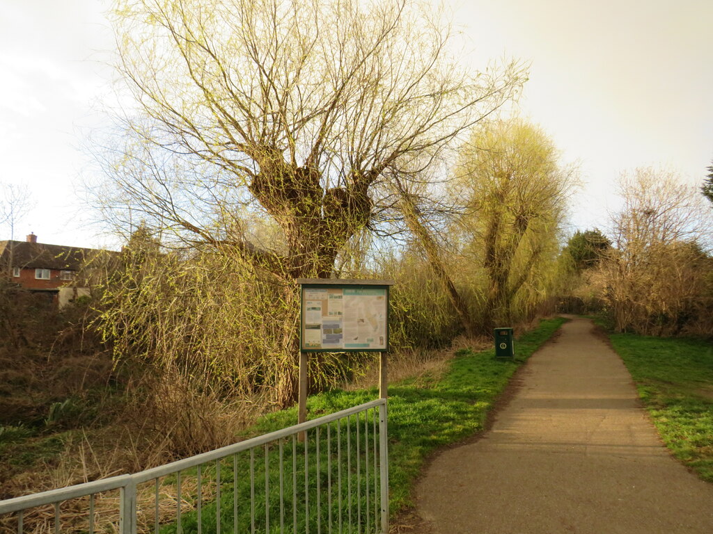 london-loop-at-west-ewell-malc-mcdonald-geograph-britain-and-ireland