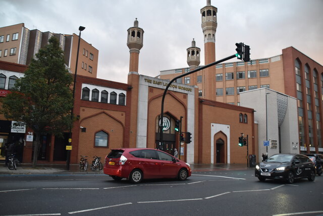 ramadan bazaar east london mosque