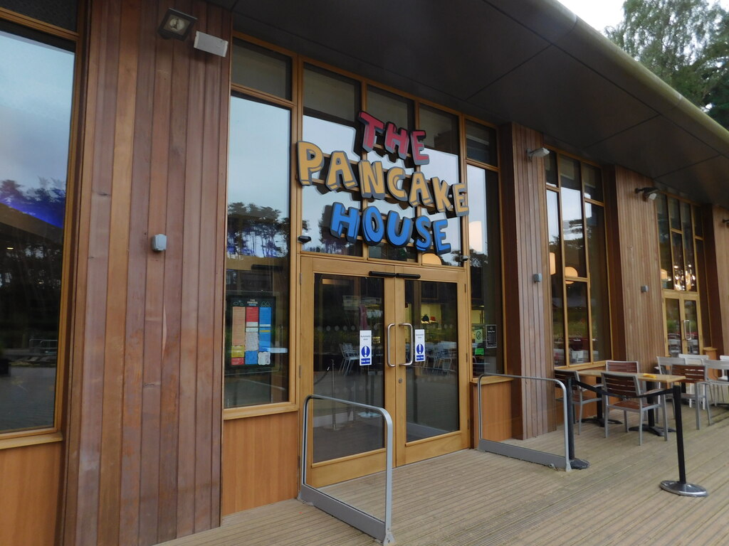 the-pancake-house-center-parcs-woburn-bryn-holmes-cc-by-sa-2-0