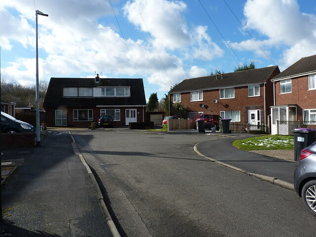 Houses in the Oldcroft area of... © Richard Law cc-by-sa/2.0 ...