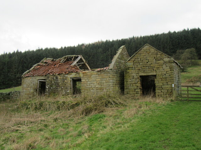Ruined barn near Malkin Bower