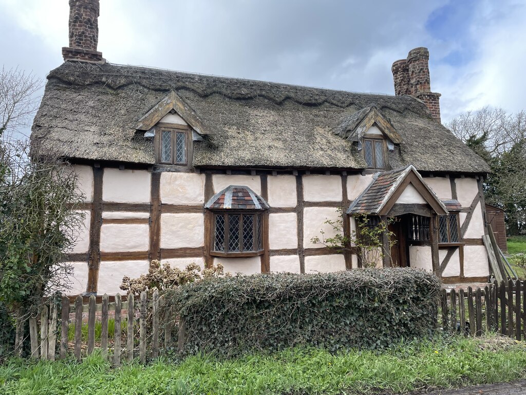 thatched-cottage-at-home-farm-andrew-shannon-cc-by-sa-2-0-geograph