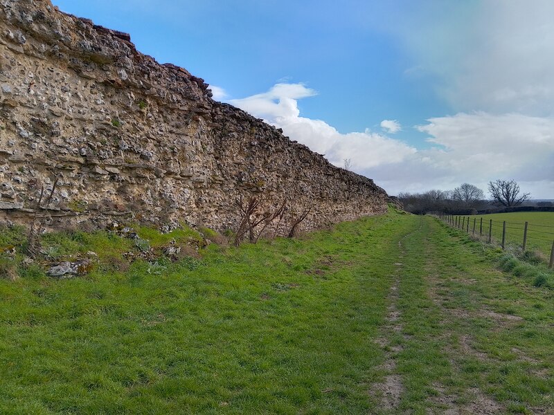 roman-walls-of-calleva-atrebatum-oscar-taylor-cc-by-sa-2-0